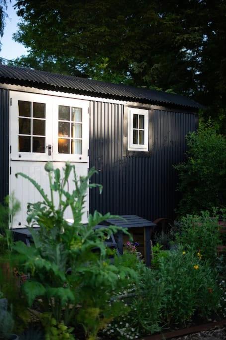 The Rumple Hut Wingfield (Wiltshire)